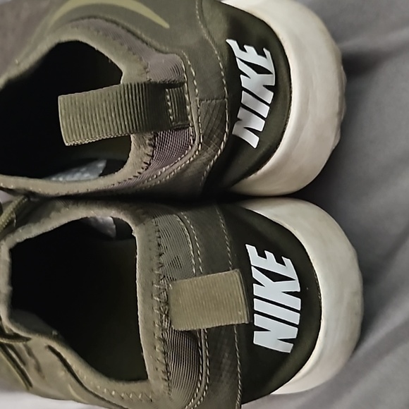 *Sale at this hour* Hunter green Nike slip on athleisure shoe - Picture 2 of 4